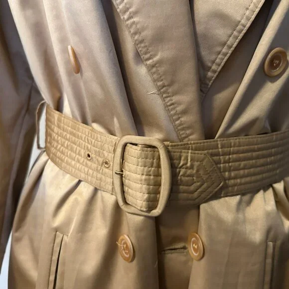 Vintage 60s / 70s Trench Coat with Belt. Perfect!! - Picture 2 of 14